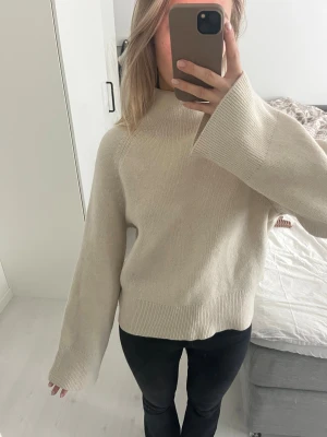 Stickad polo - Jätteskön stickad tröja med polo krage från H&M☺️