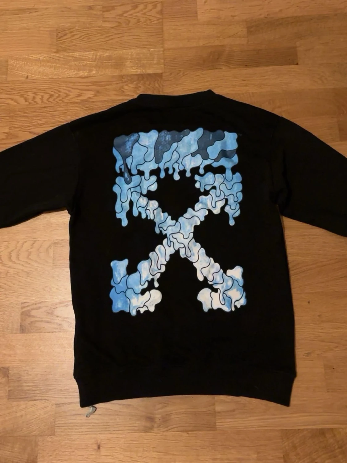 Off White svart sweatshirt med blått tryck