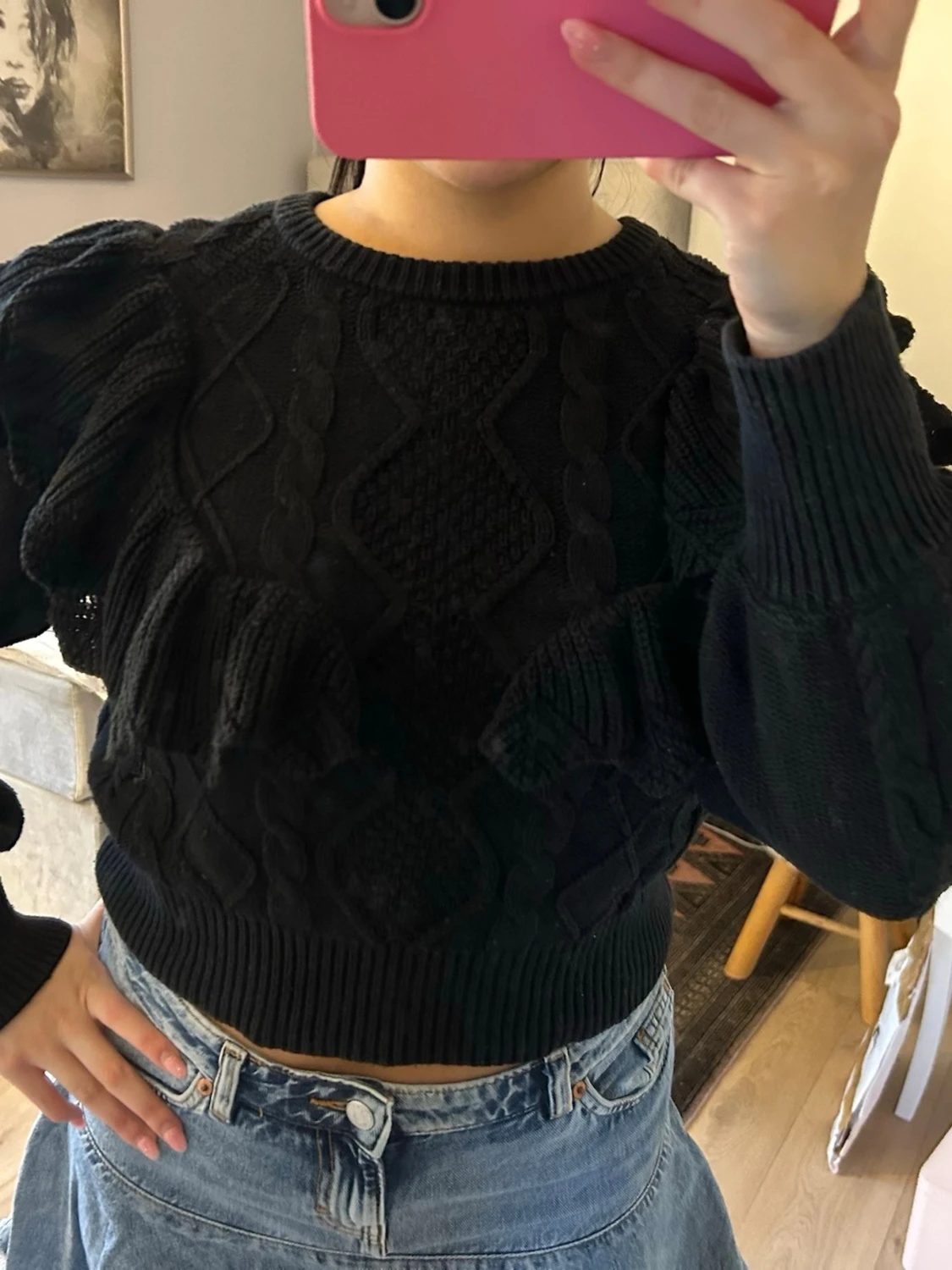 Svart stickad tröja med volanger - 2