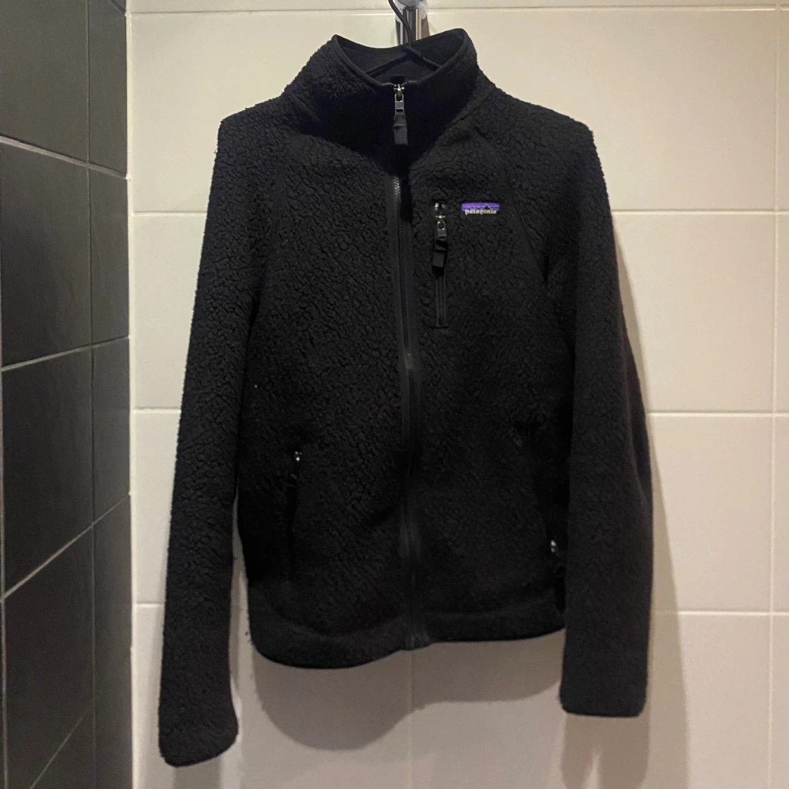 Svart teddyjacka från Patagonia