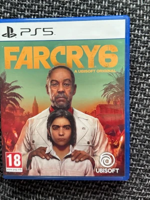 Far Cry 6 PS5 - Far Cry 6 till PlayStation 5. Actionfyllt äventyrsspel från Ubisoft. Omslaget och fodralet är i gott skick, ingen synlig skada. PEGI 18. Perfekt för dig som gillar öppna världar och spännande berättelser.
