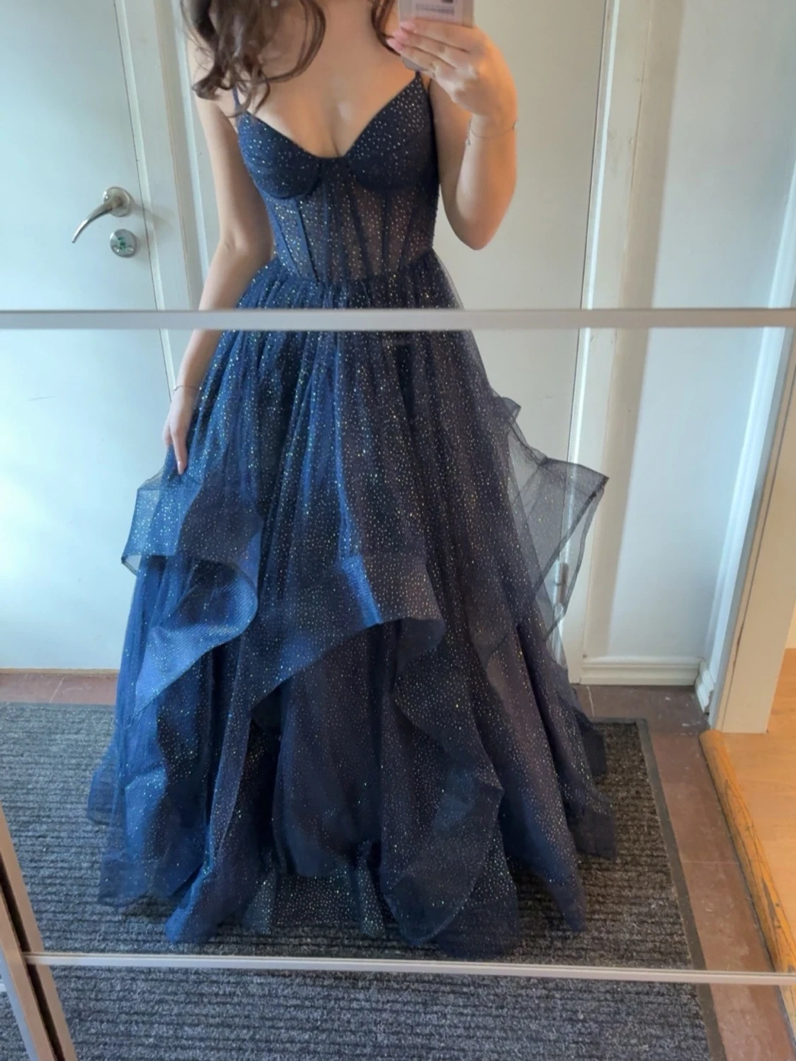 Marinblå glittrig balklänning