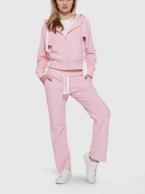 Ljusrosa mjukisbyxor från Gina Tricot - Säljer ett par ljusrosa mjukisbyxor från Gina Tricot i storlek S. Byxorna har normal passform, resår och snörning i midjan samt raka ben. Tillverkade i mjukt bomullsmaterial, perfekta för chill dagar eller när du vill vara extra bekväm.