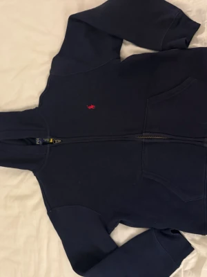 Polo Rauphl Louren zip hoodie  - Zip hoodie I storlek M (10-12), bra skick 
