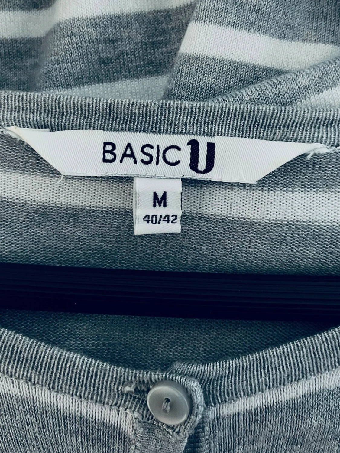 Gråvit randig kofta från Basic U - 2