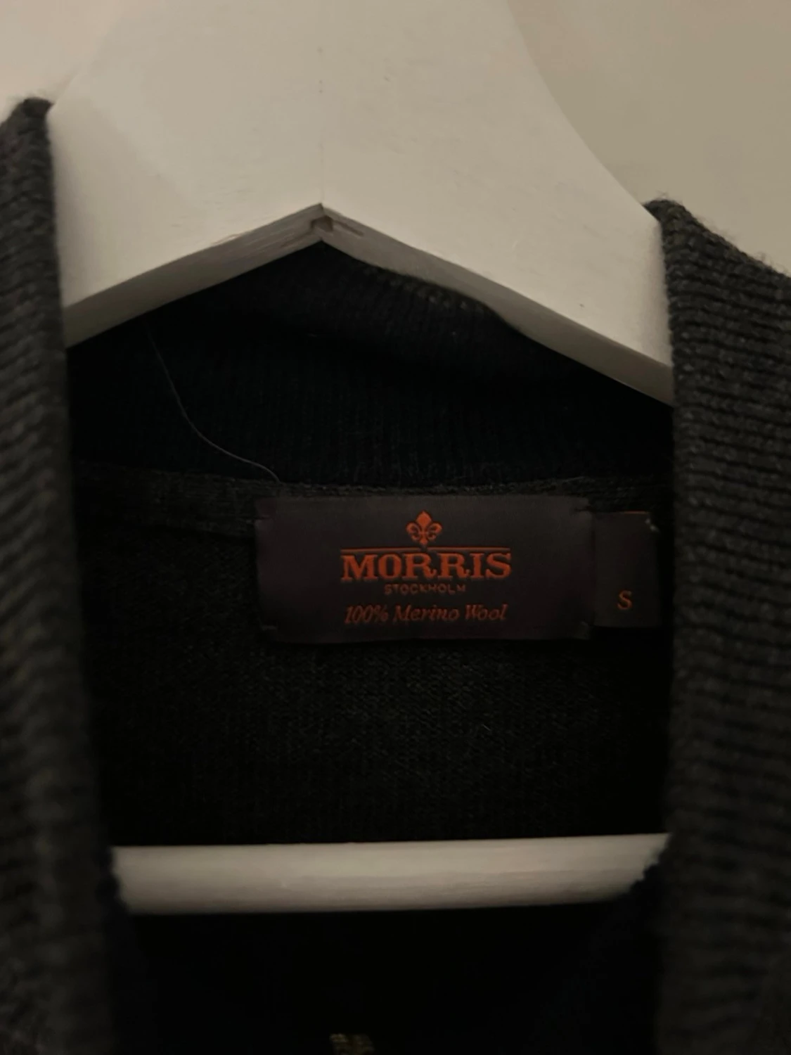 Mörkgrå kofta i merinoull från Morris - 2