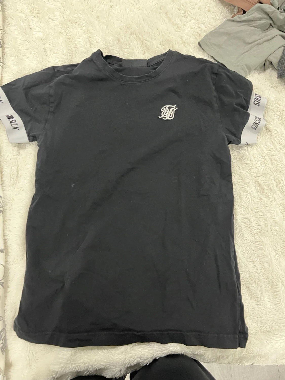 Svart t-shirt från SikSilk, storlek M