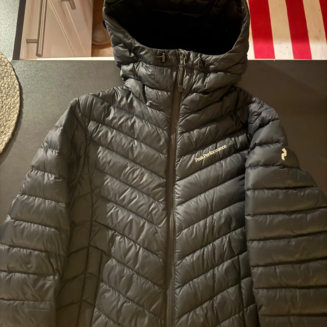 Svart pufferjacka Peak Performance S - 3