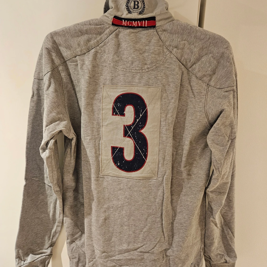 Grå pikétröja från Berkeley med tryck - 1