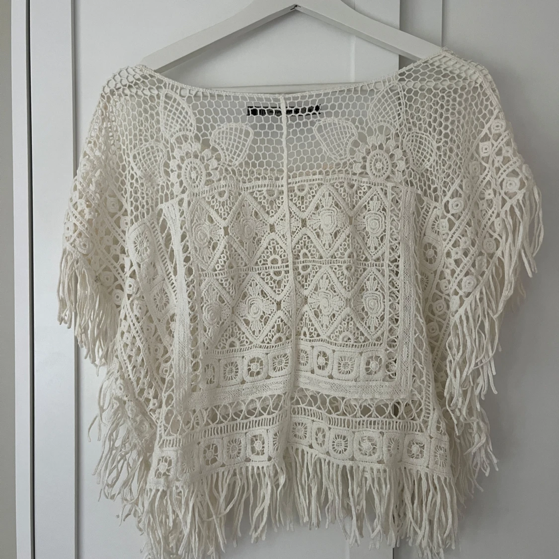 Vit virkad blus med fransar från Zara - 2