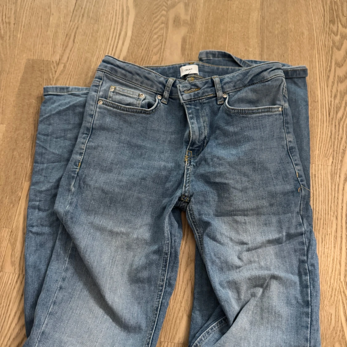 Bootcut låga jeans från Grunt