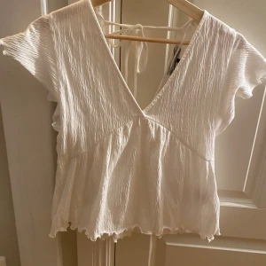 Topp från 157 - Supersöt topp/blus från Lager 157 i helt nyskick, lapp finns kvar❣️