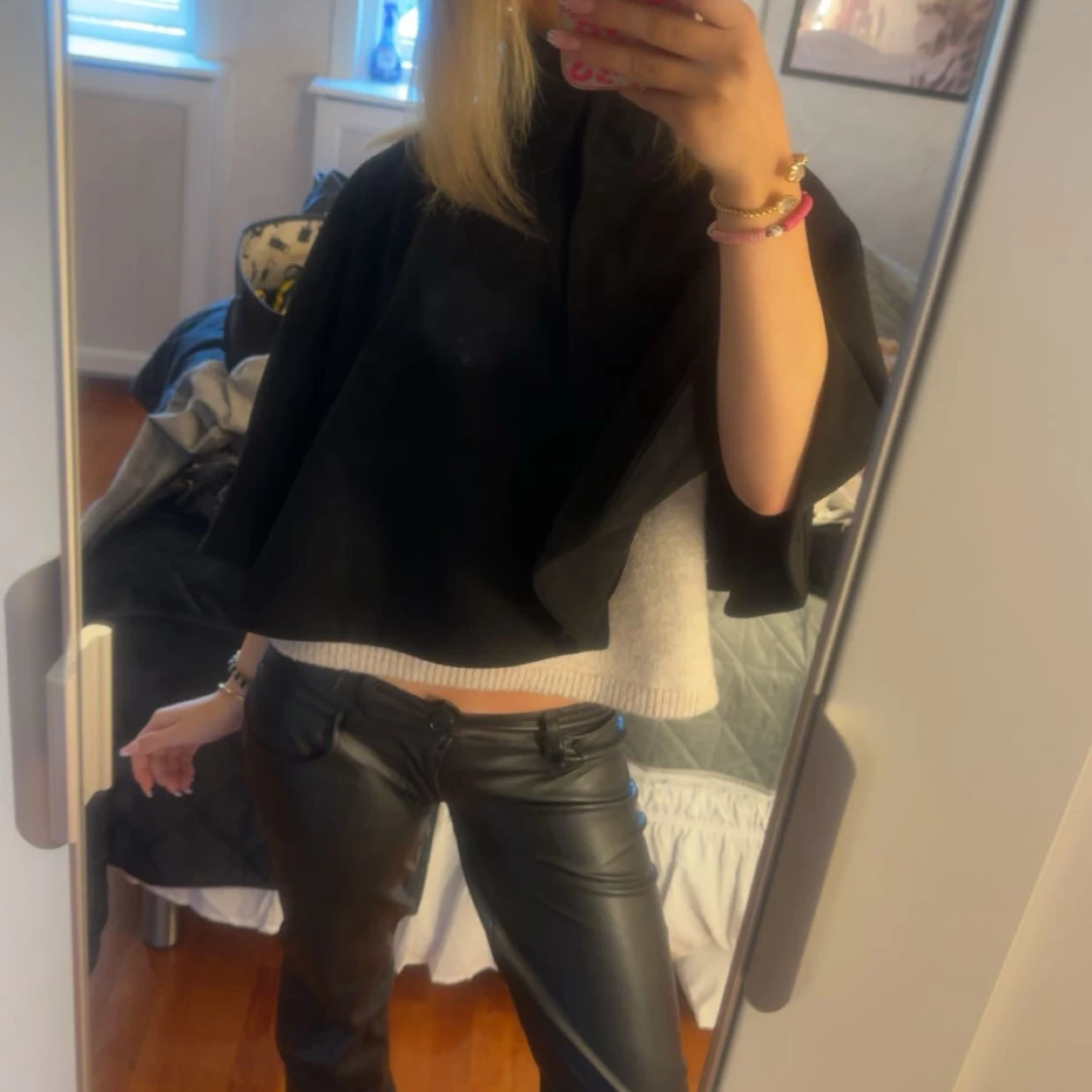 Svart poncho-tröja från Zara