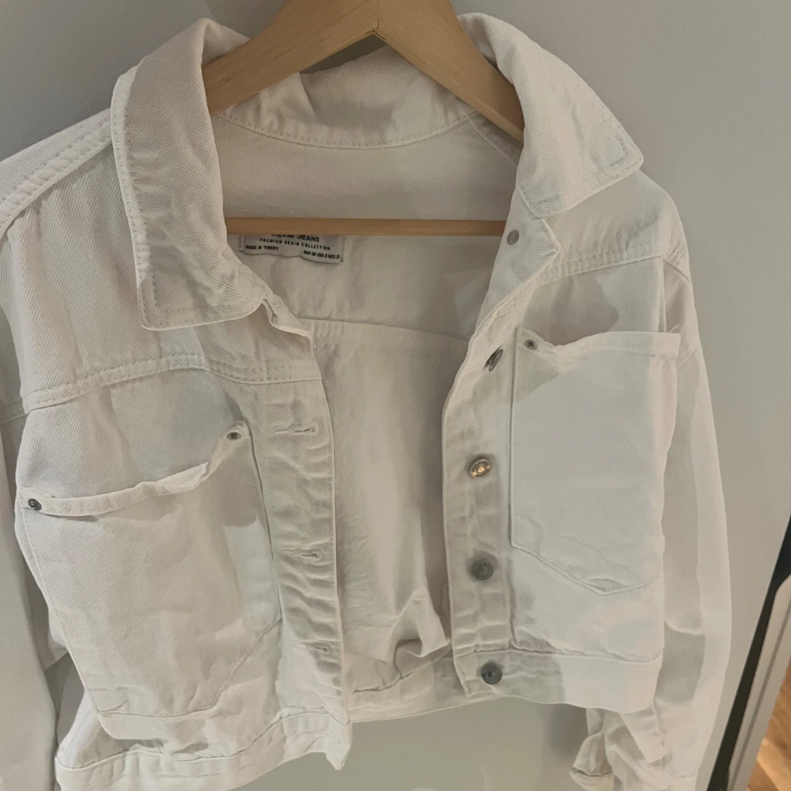 Vit croppad jeansjacka