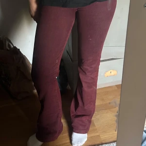 Röda bootcut jeans från X-Cape - Ett par röda jeans från X-cape, sitter som S men är långa! Jag är 177. 