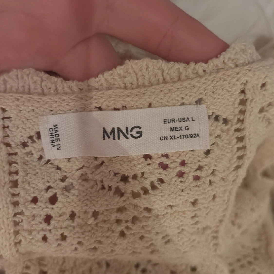 Stickad linnetopp från MNG i beige - 3