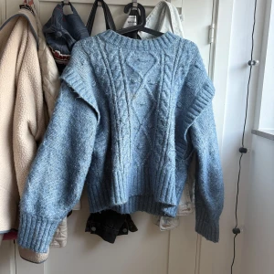 blå stickad - blå stickad tröja 🩷🩷