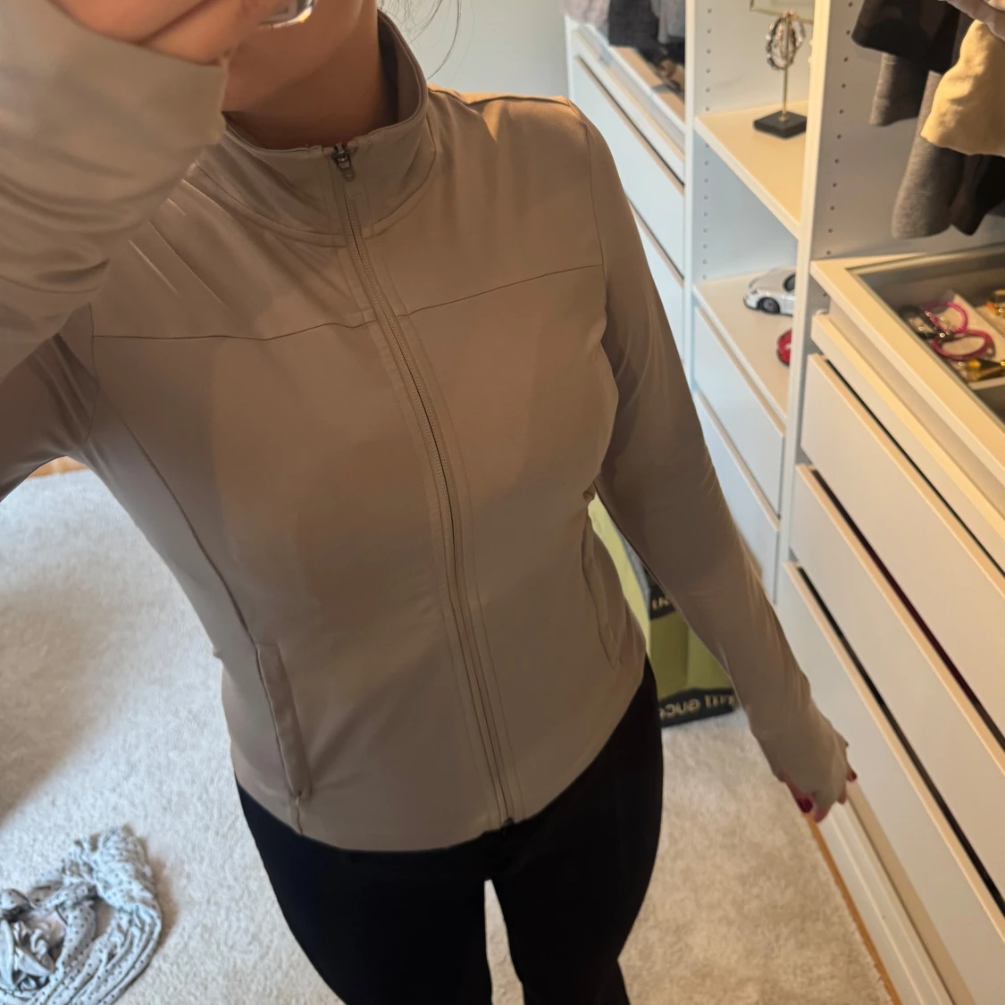 Beige träningströja med tumhål