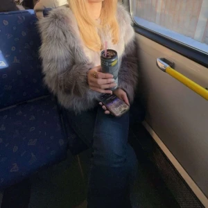 Grå pälsjacka - Grå fin pälsjacka, perfekt att ha  i  vinter💕