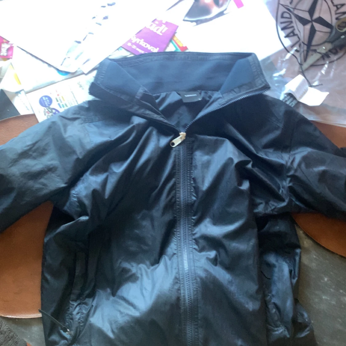 Mörk blå vindjacka Peak Performance 