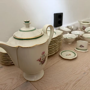 Porslin  - Mycket bra skick 