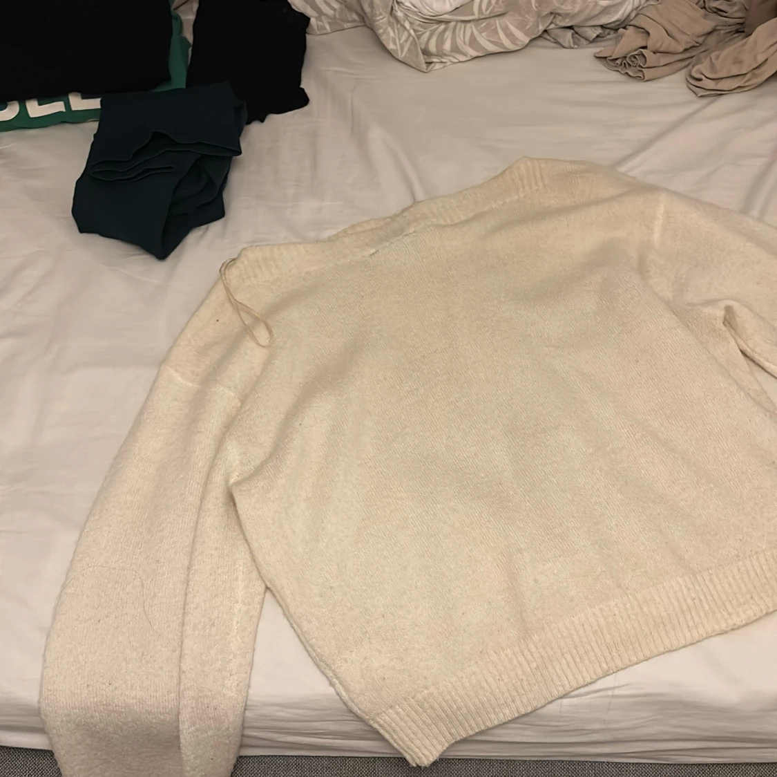 Beige stickad tröja från Lindex - 1