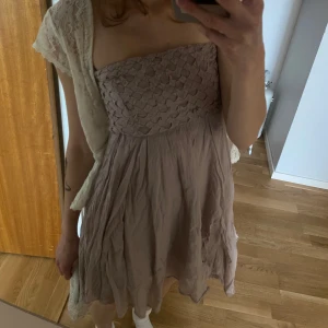 Puderrosa klänning - Köpt från Plick men är från asos💕🔥💋 lite fairy/cottagecore vibe😆🤩