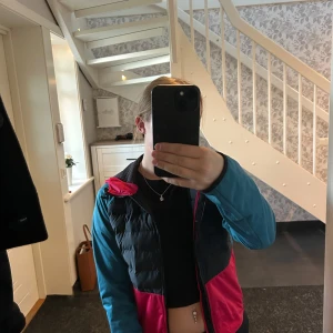 Craft friluftsjacka  - Säljer denna friluftsjackan från Craft i storlek S💕 Helt oanvänd!