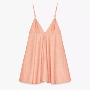 Zara klänning - Orange klänning från Zara med vita ränder. Storlek S, använd 1 gång.