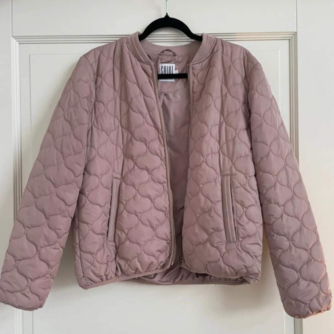 Quiltad rosa jacka från Saint Tropez