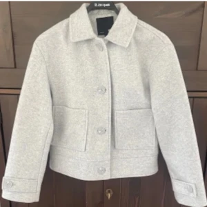 Ljusgrå jacka från lager 157 - Ljusgrå jacka från lager 157. Knappt använd