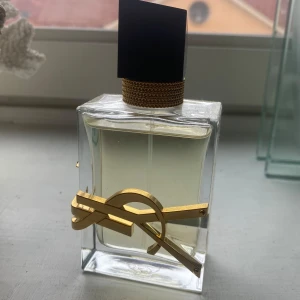 Ysl libre parfym 50ml - Använd några få gånger så nästan helt full 🫶