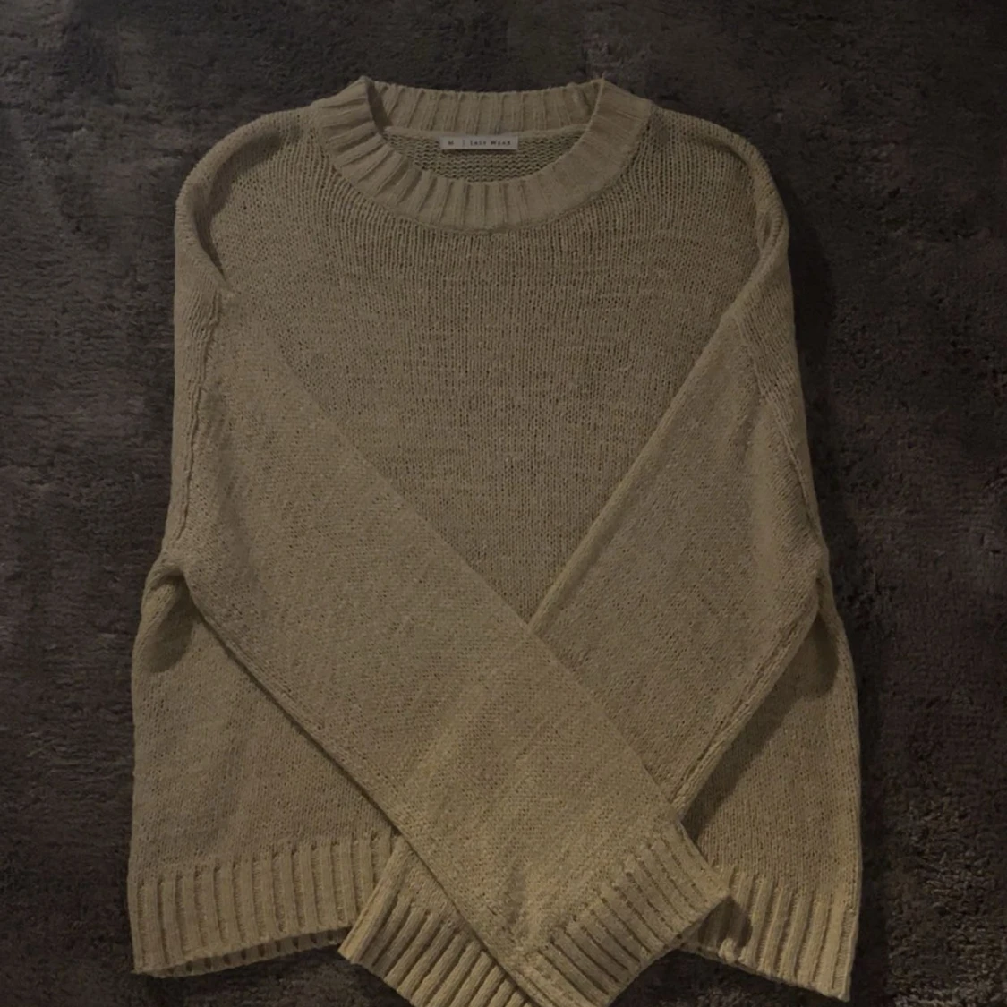 Beige stickad tröja från Easy Wear