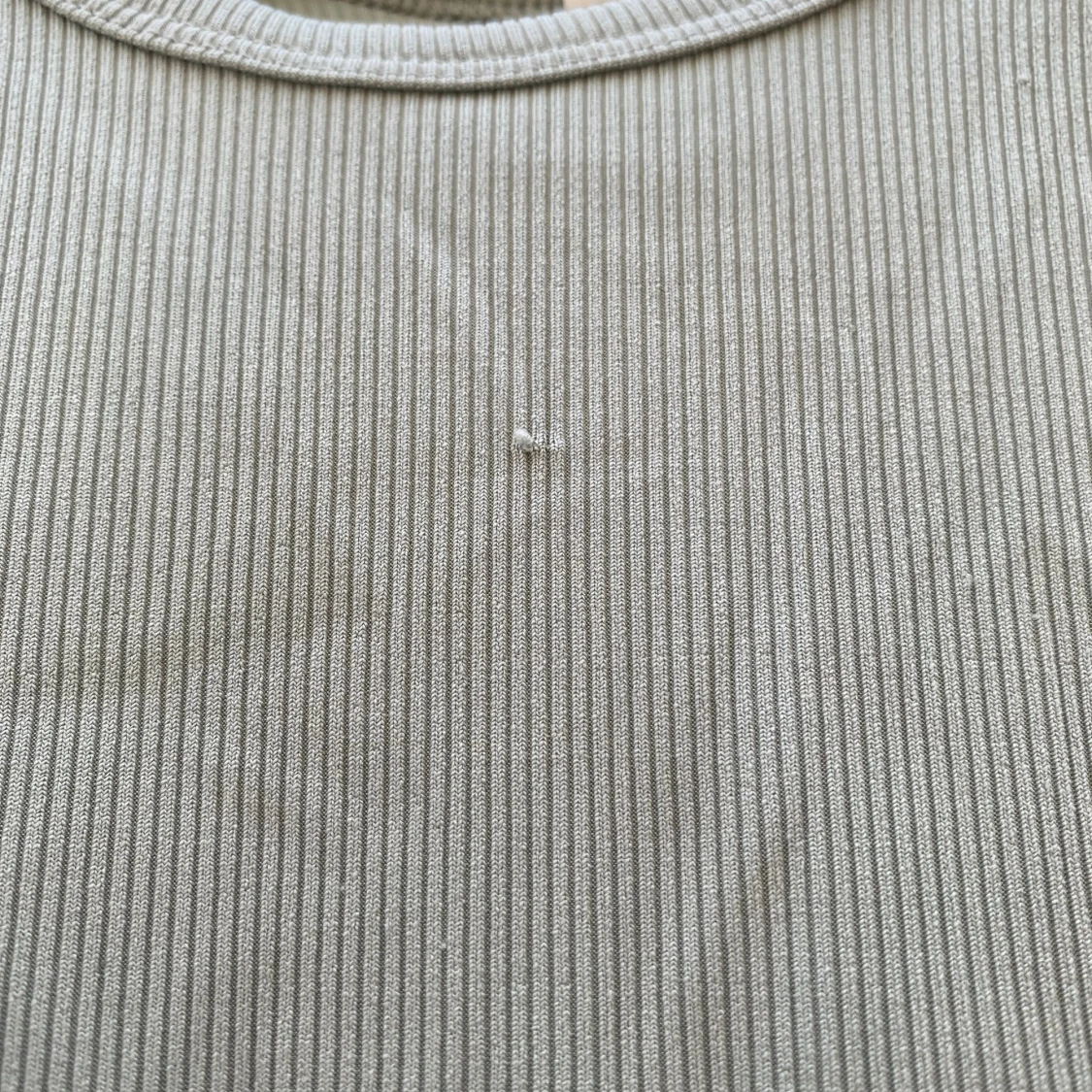 Ljusgrå ribbad linnetopp - 1