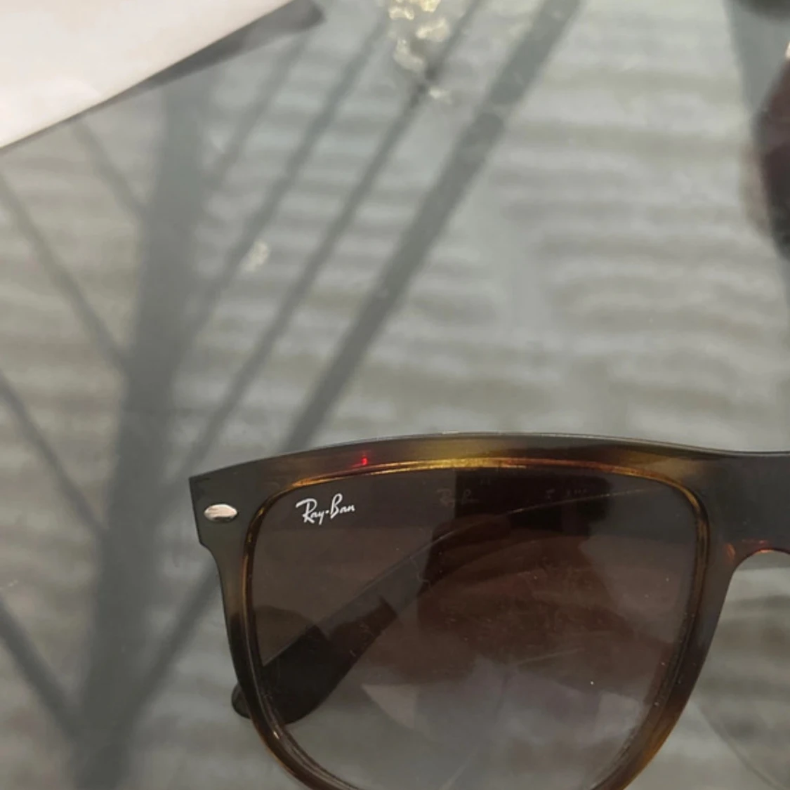 Bruna Ray-Ban Wayfarer solglasögon - 1