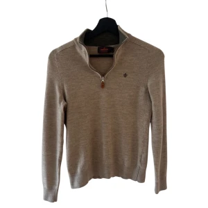 MORRIS HALF ZIP - Morris half zip - Sitter som XXS (står XS på lappen) - 100% merinoull - Mycket fint skick - Hör av er vid minsta fundering // Deluxecloset 