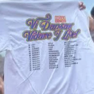  Hov1 t-shirt  - Säljer min Hov1 tröja i storlek S. ❣️