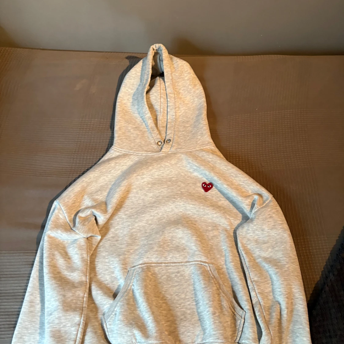 Grå hoodie Comme des Garçons Play