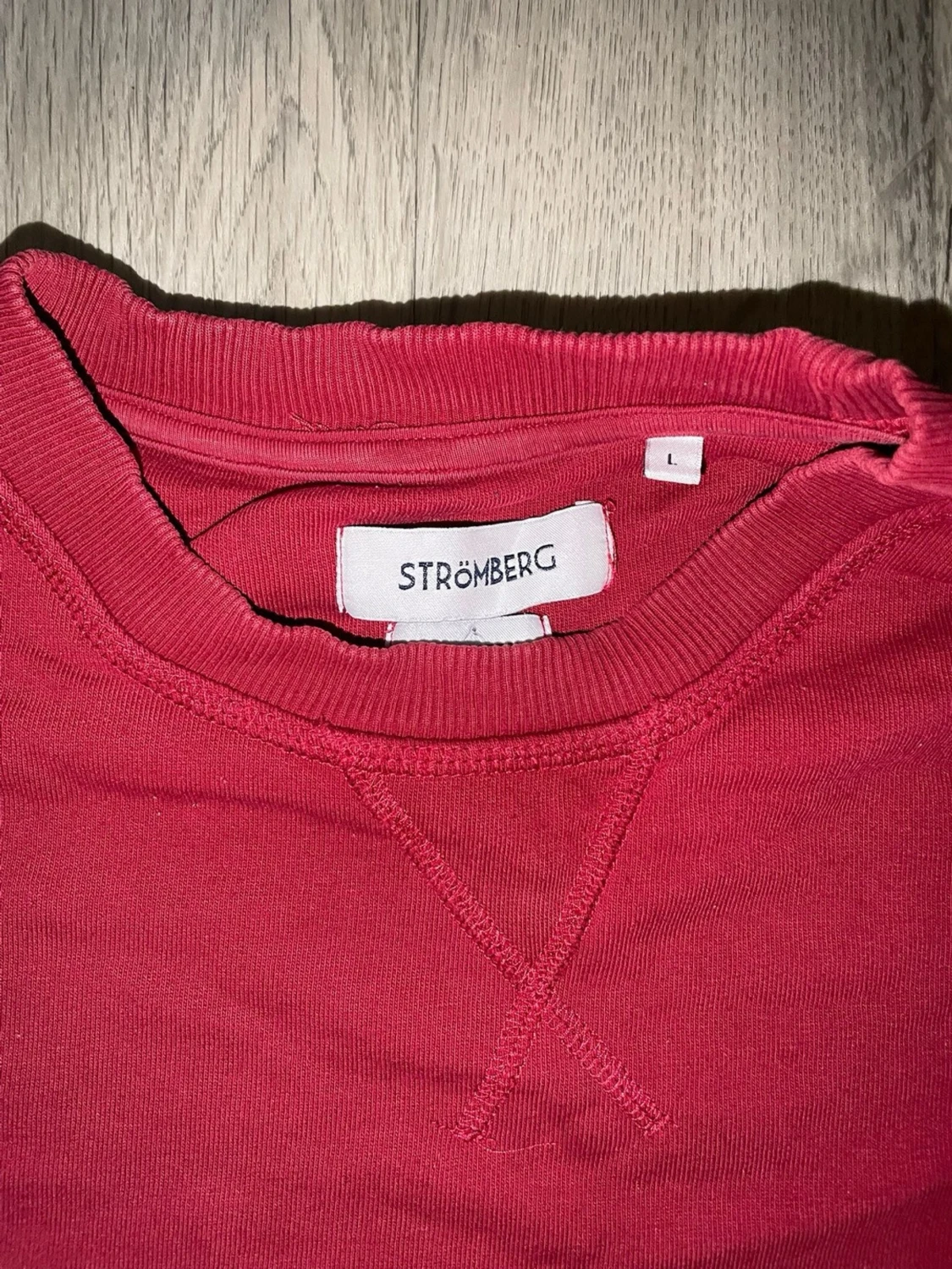 Röd sweatshirt från Strömberg L - 2