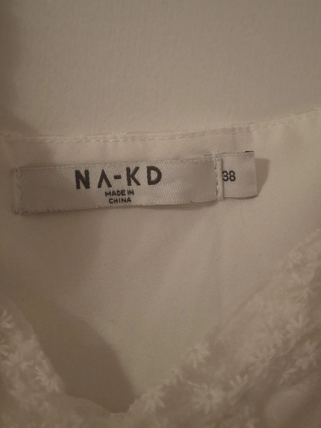 Vit spetsklänning från NA-KD - 1