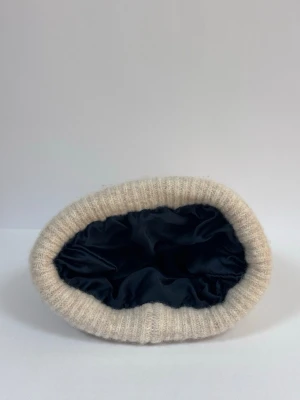 Silkesmössa från CareCap - CareCap silkesfodrad mössa!! (100% silke) Skriv om du har några frågor! 