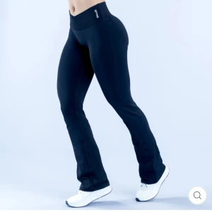 Söker Vision flares!  - Söker dfyne vision flares i storlek M/regular! Kontakta gärna mig om ni säljer 😊