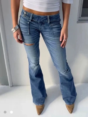 Gina jeans - Populära jeans från Gina, bra skick men ytterst lite slitna nere vid hälarna kan fixa bild på det💕inte använda särskilt mycket! Storlek XS och sitter bra på mig som är ca 163cm 