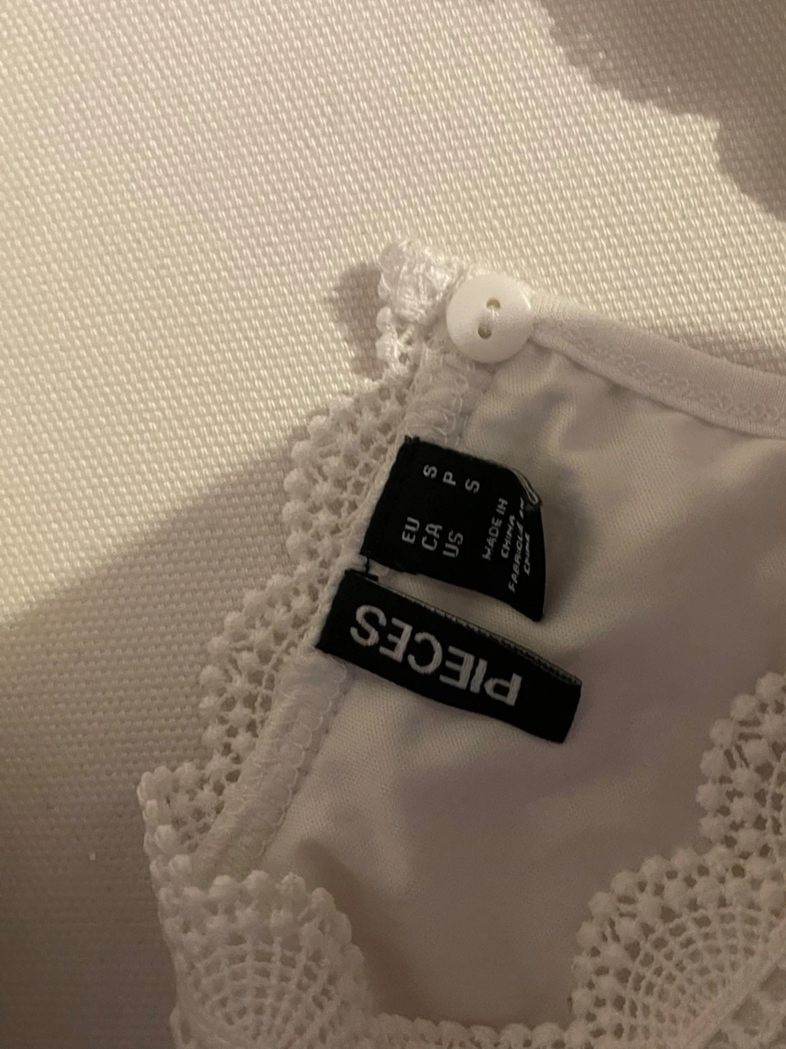 Vit spetsblus från PIECES - 1