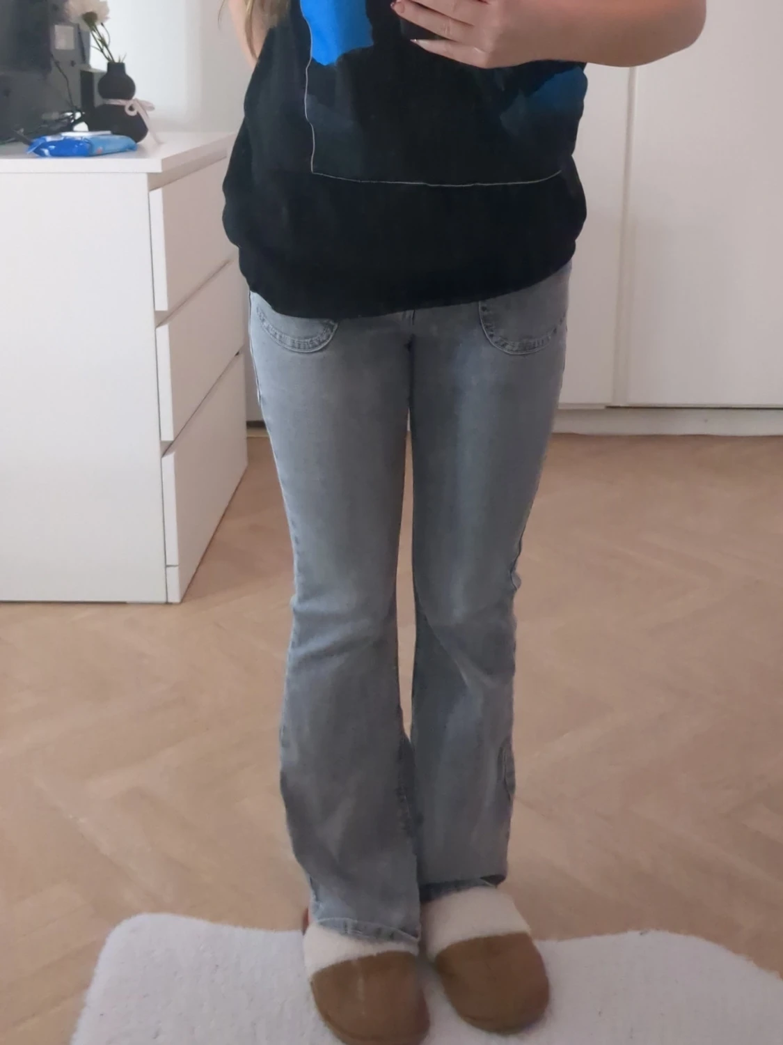 Grå jeans från Lindex i 146