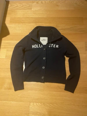 Marinblå kofta från Hollister - Skick 8/10 | Storlek S | Skriv vid frågor!! 