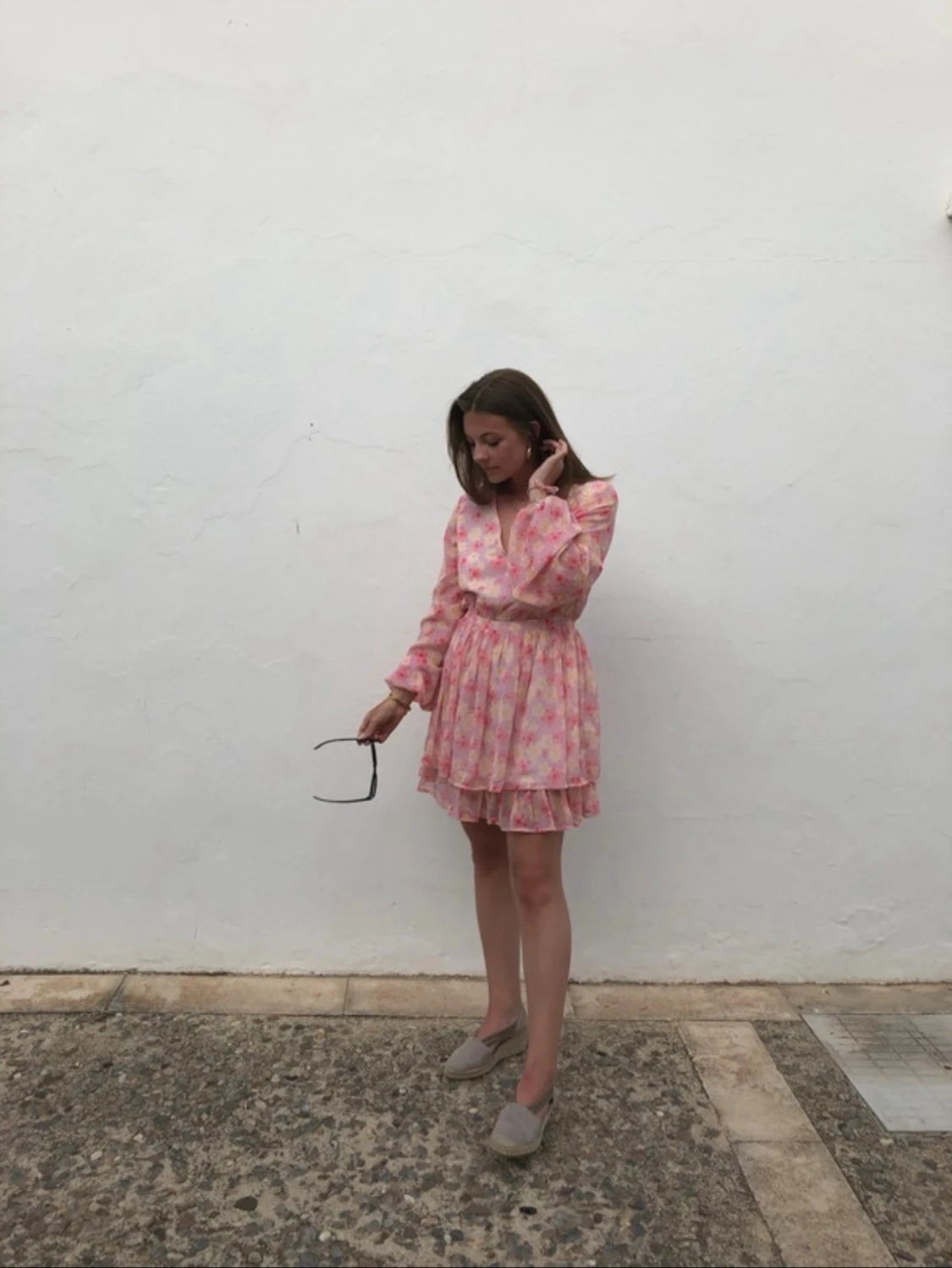 Blommig kortklänning med volang - 6