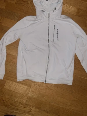 Sail racing  - Vit sail racing zip hoodie I bra kvalité. Inget trasigt. Om ni har några frågor tveka inte att skriva till mig! 🙂