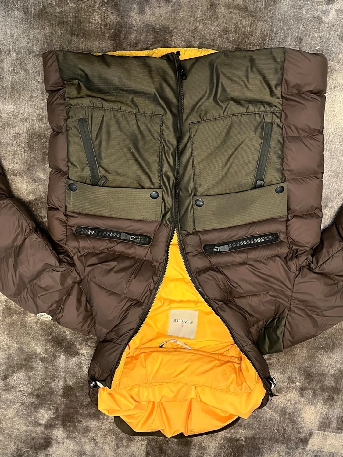 Moncler brun och grön pufferjacka