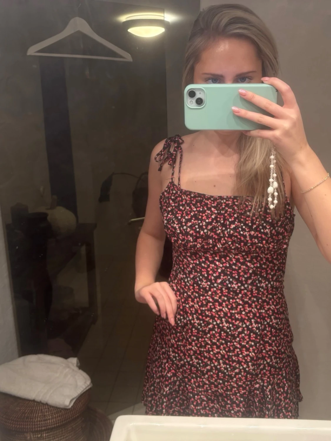 Blommig kort klänning med knytband - 2